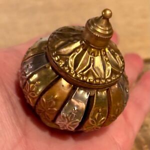 ⭐️Vtg Brass, Copper, Silver Mini Lidded Metal Trinket/Pill Box, India⭐️